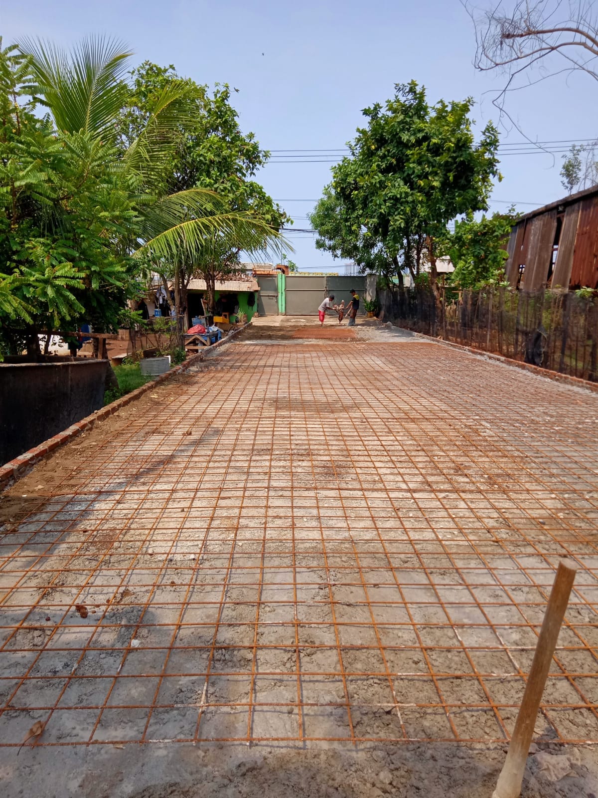 Pekerjaan pengecoran beton di lokasi proyek